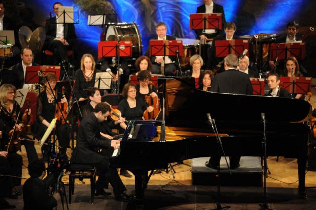 Gesualdo Coggi mentre esegue il Concerto n.1 di Ferenc Liszt